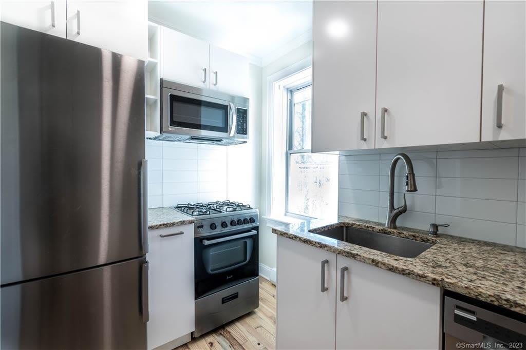 140 Woodside Green – photo 4