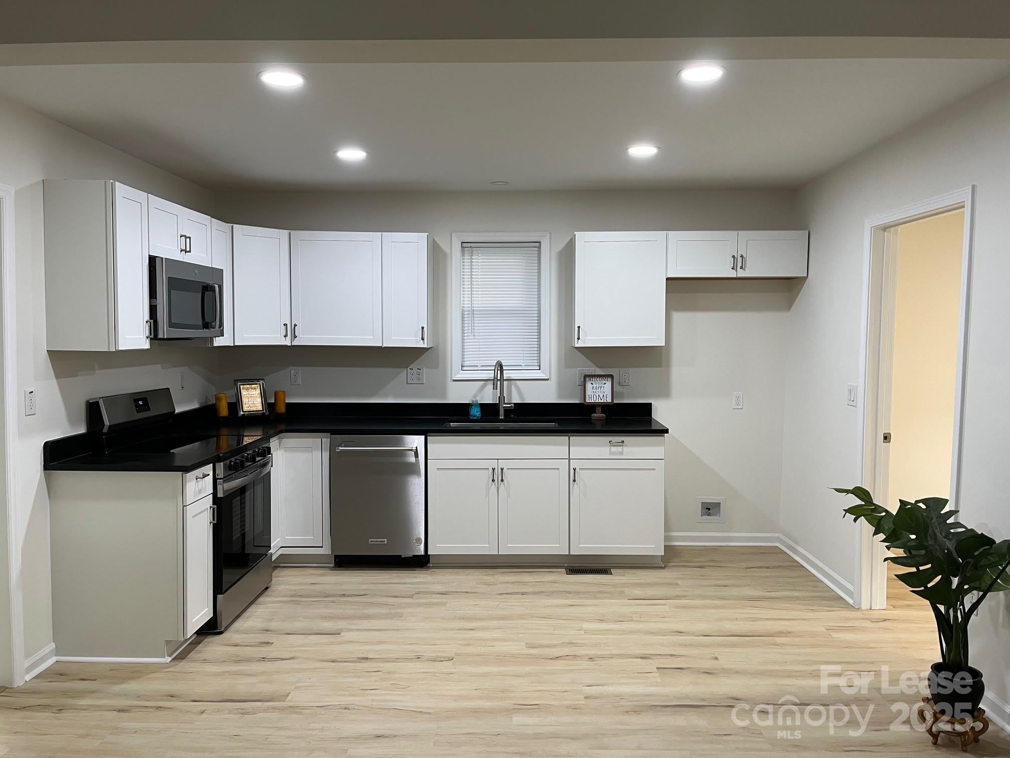 39 E White Street – photo 5