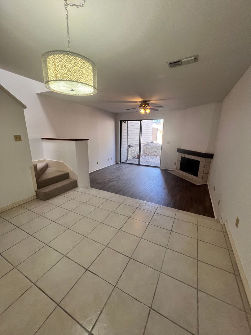 Edgecliff Downstairs 2/1.5 Unit – photo 2