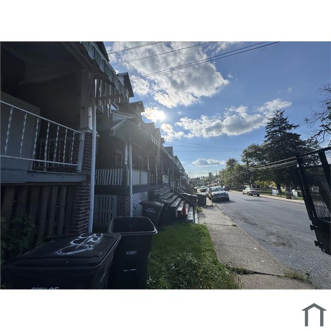 330 Walnut St – photo 2
