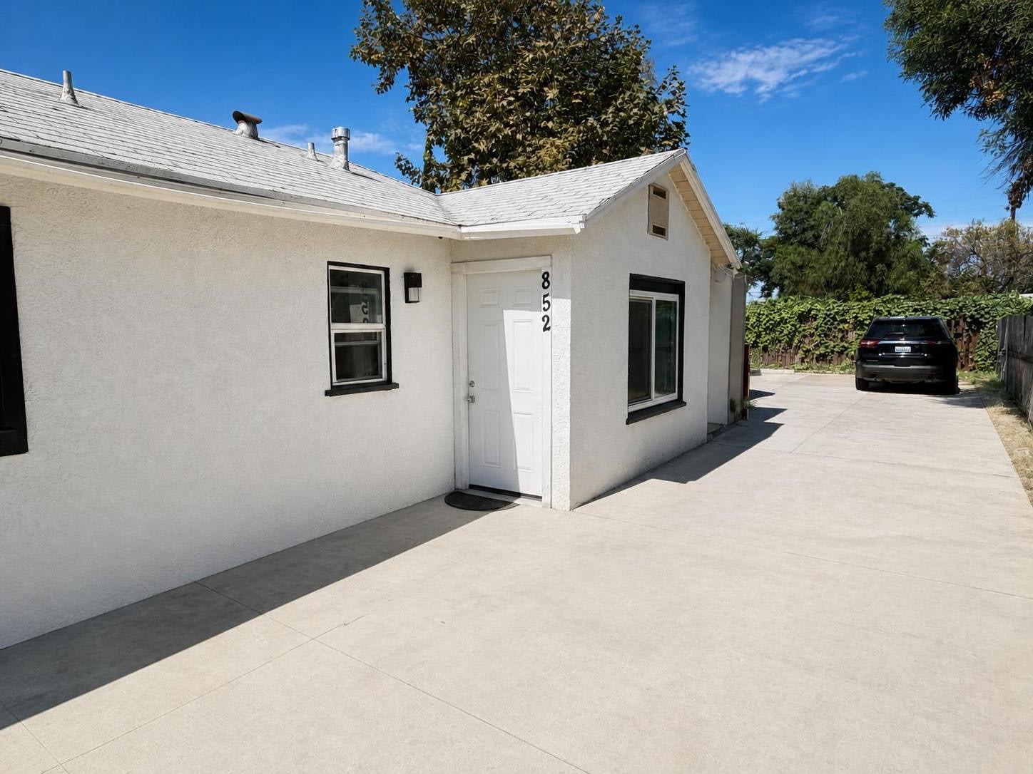 852 North Lugo Avenue – photo 2