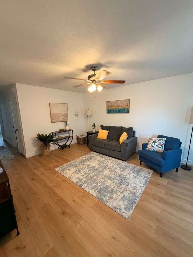 Coming Soon Fully Furnished 3 Bedroom 1 5 Bathrooms Short Term Rental 2121 Kentucky Ave Joplin Mo With A Car Garage – photo 3