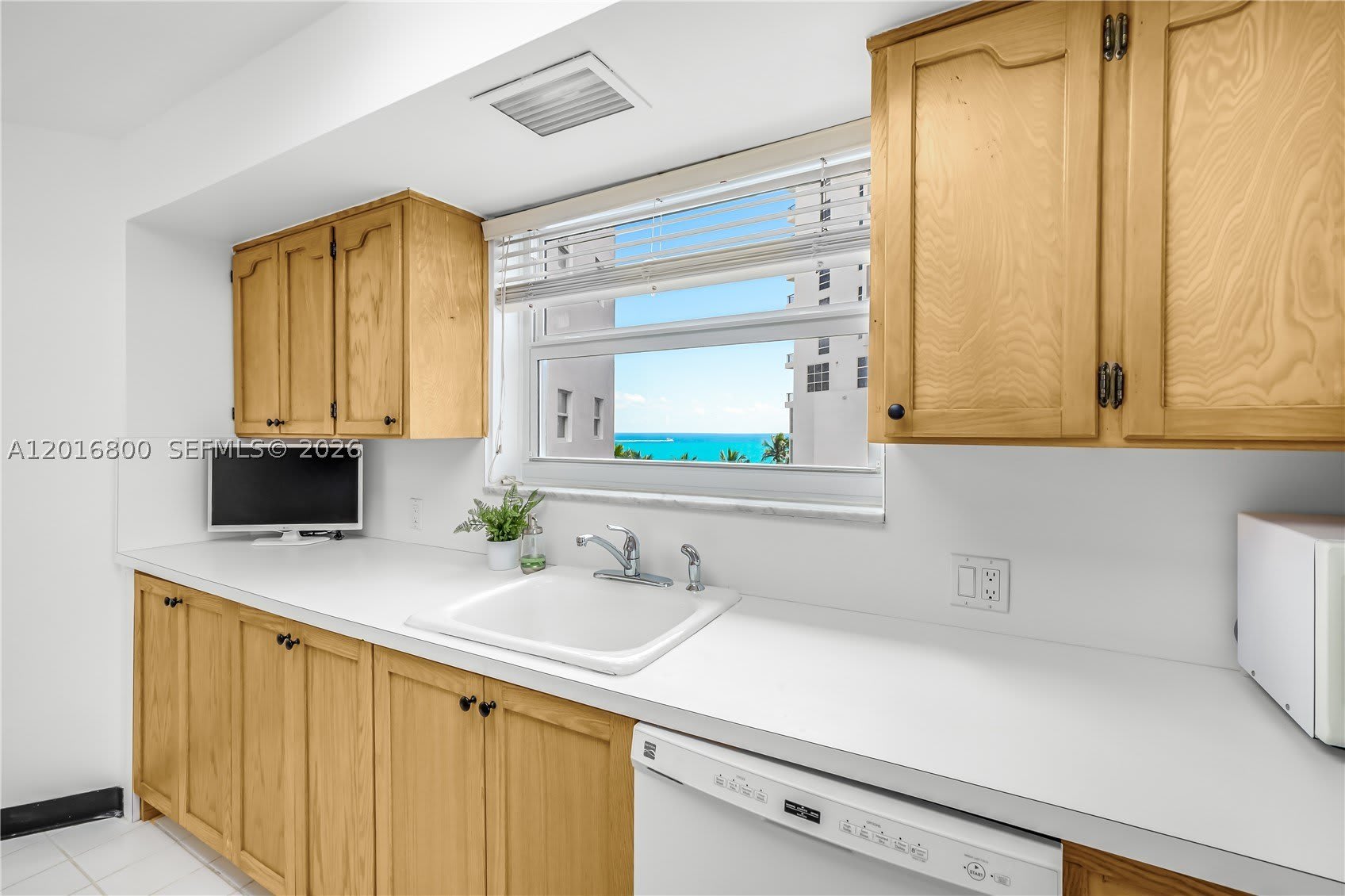 4925 Collins Ave – photo 5