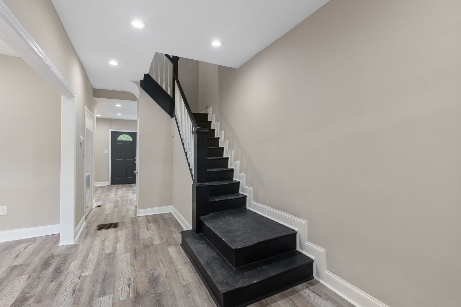 Newly Renovated 4 Bedroom Townhome For Rent – photo 5