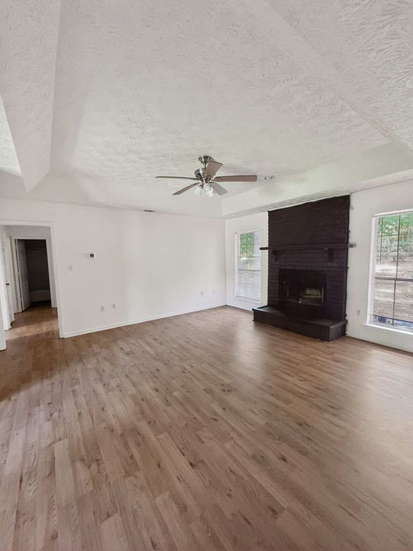 Rate Drop Alert Was 2200 Month And Summer Move In Special 500 Off 1St Month S Rent – photo 3