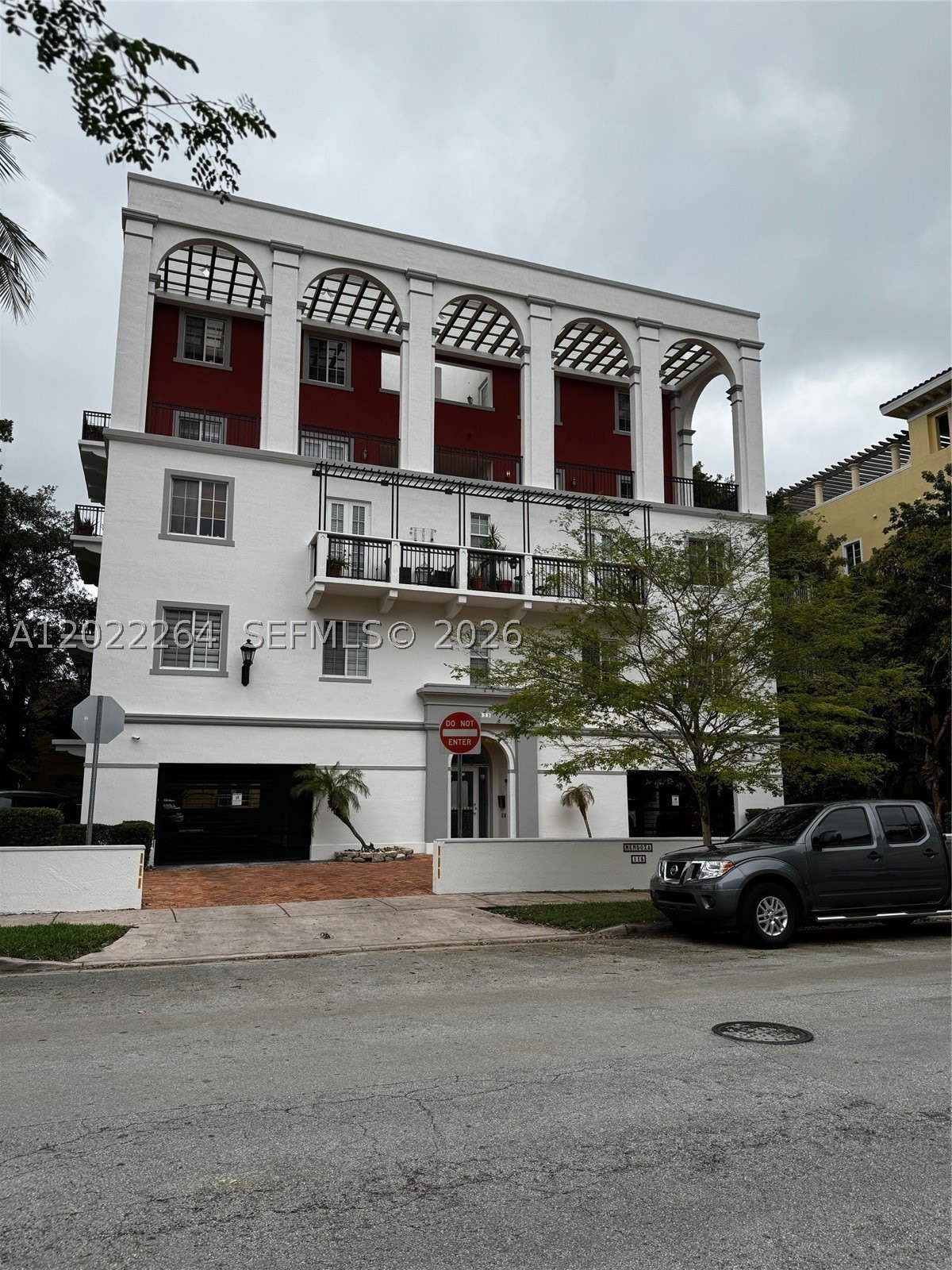 115 Mendoza Ave – photo 1