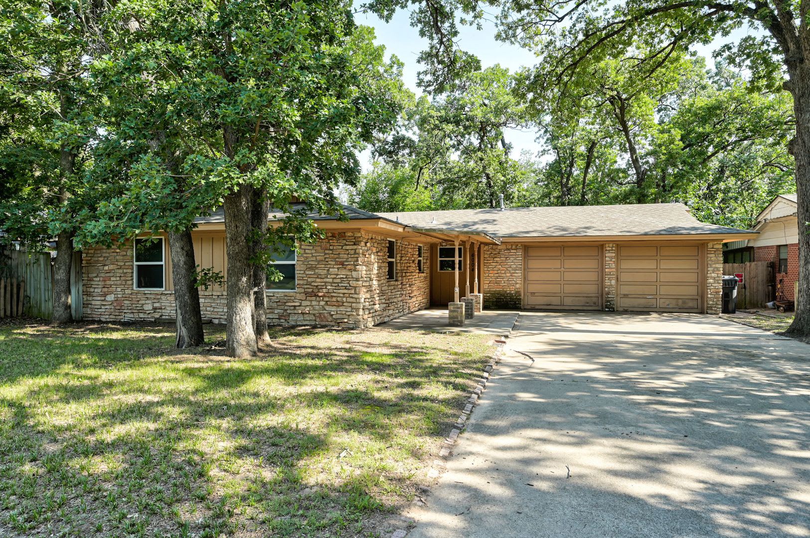 Charming 3 Bed 1 5 Bath Home With 2 Car Garage Near Nw 23Rd Macarthur – photo 3