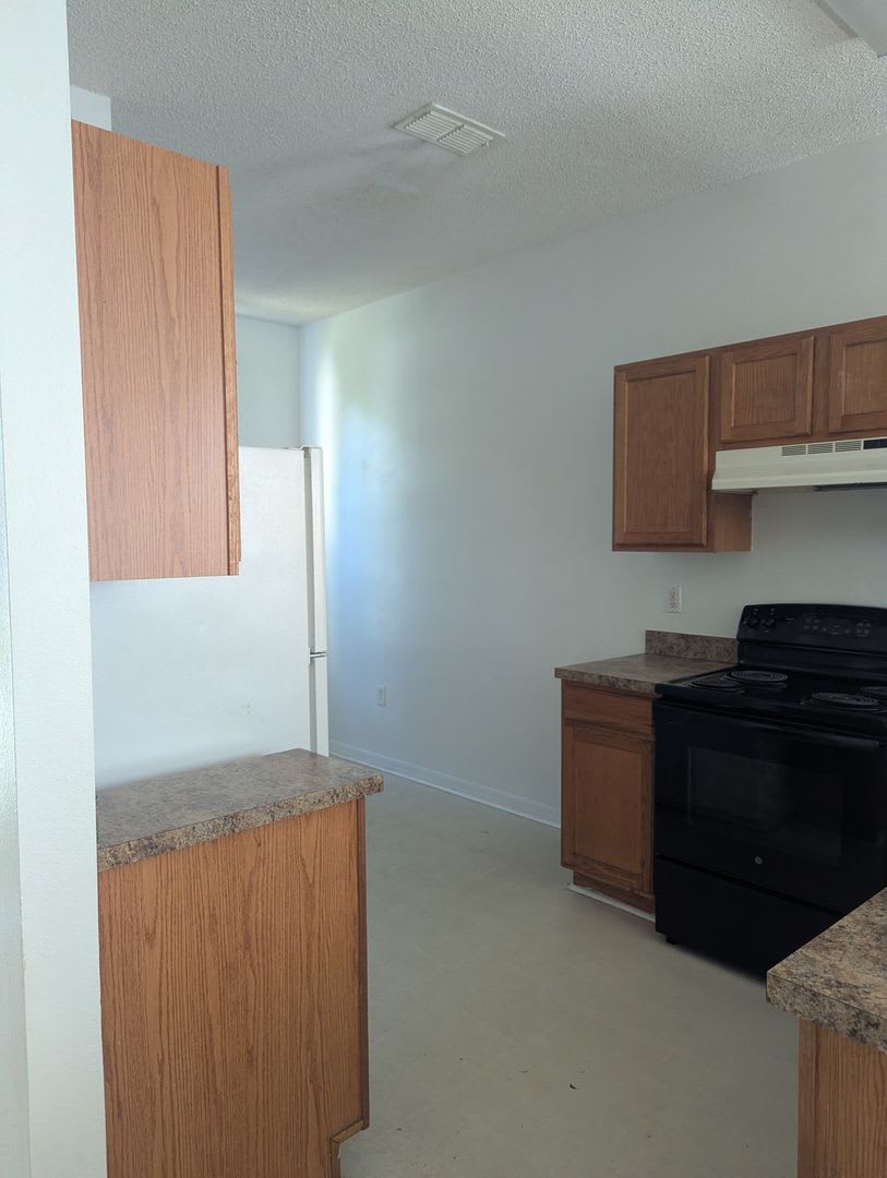 Great Family Home With 4 Bedrooms 2 Bath – photo 2