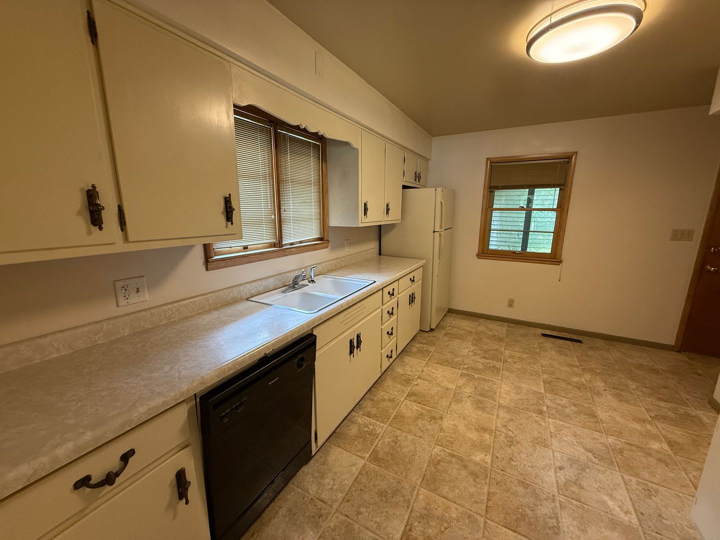 3 Bedroom House Close To Ross Ade And Mackey Waived Application Fees – photo 4