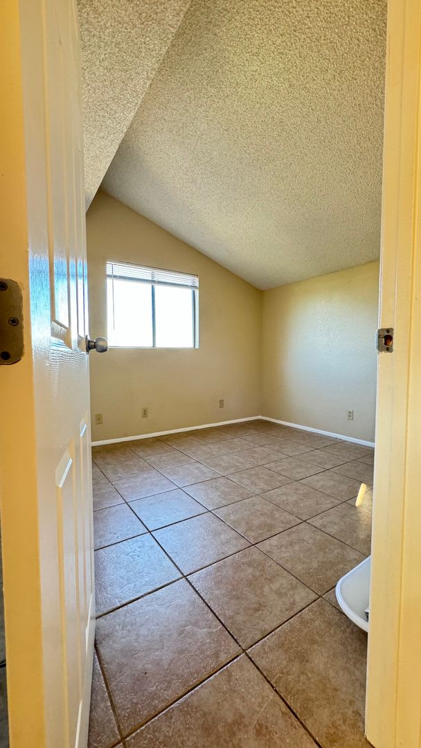 Central 2 bedroom condo, near U of A and UMC! – photo 4