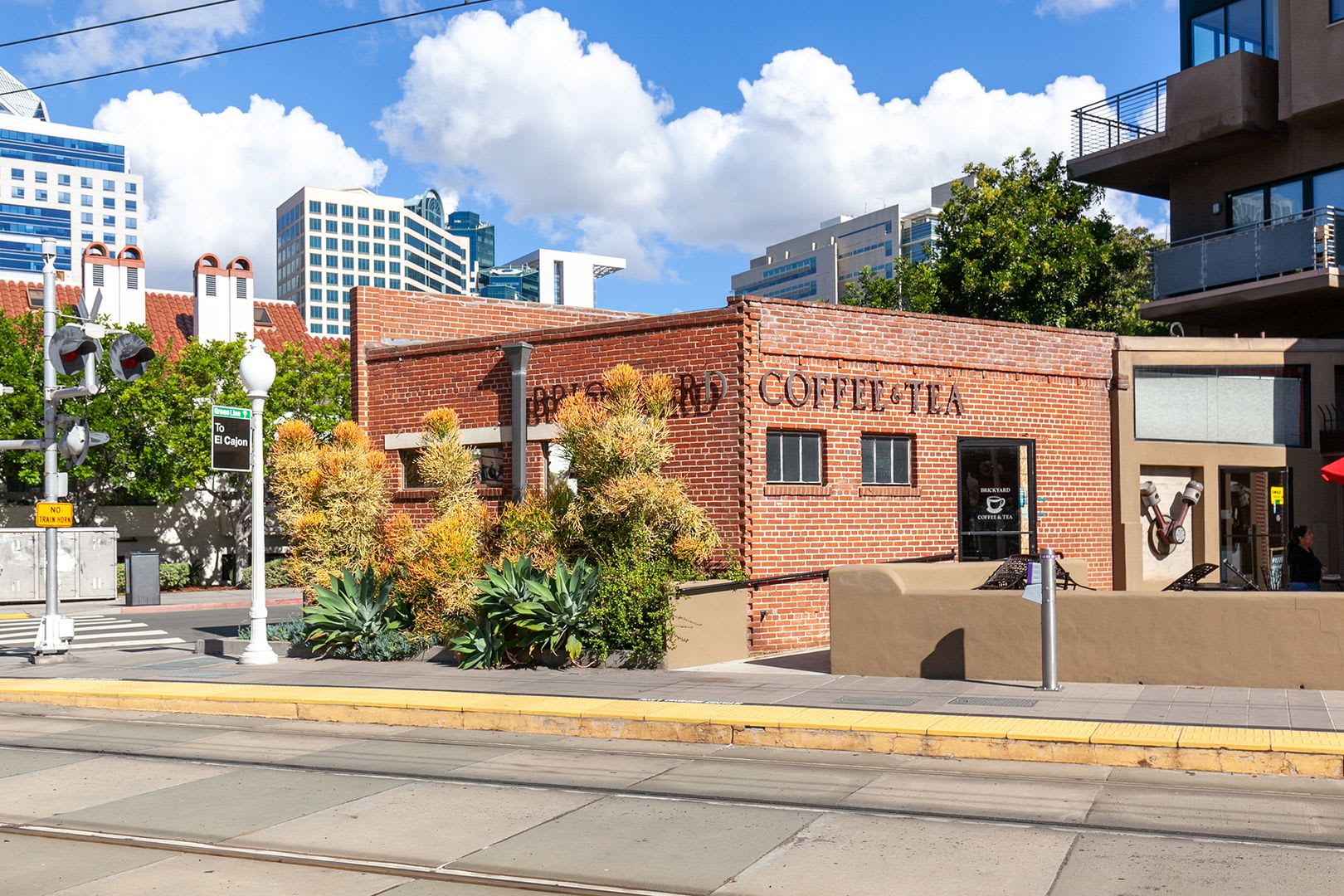 Sophisticated Urban Living in the Heart of San Diego’s Marina District – photo 2