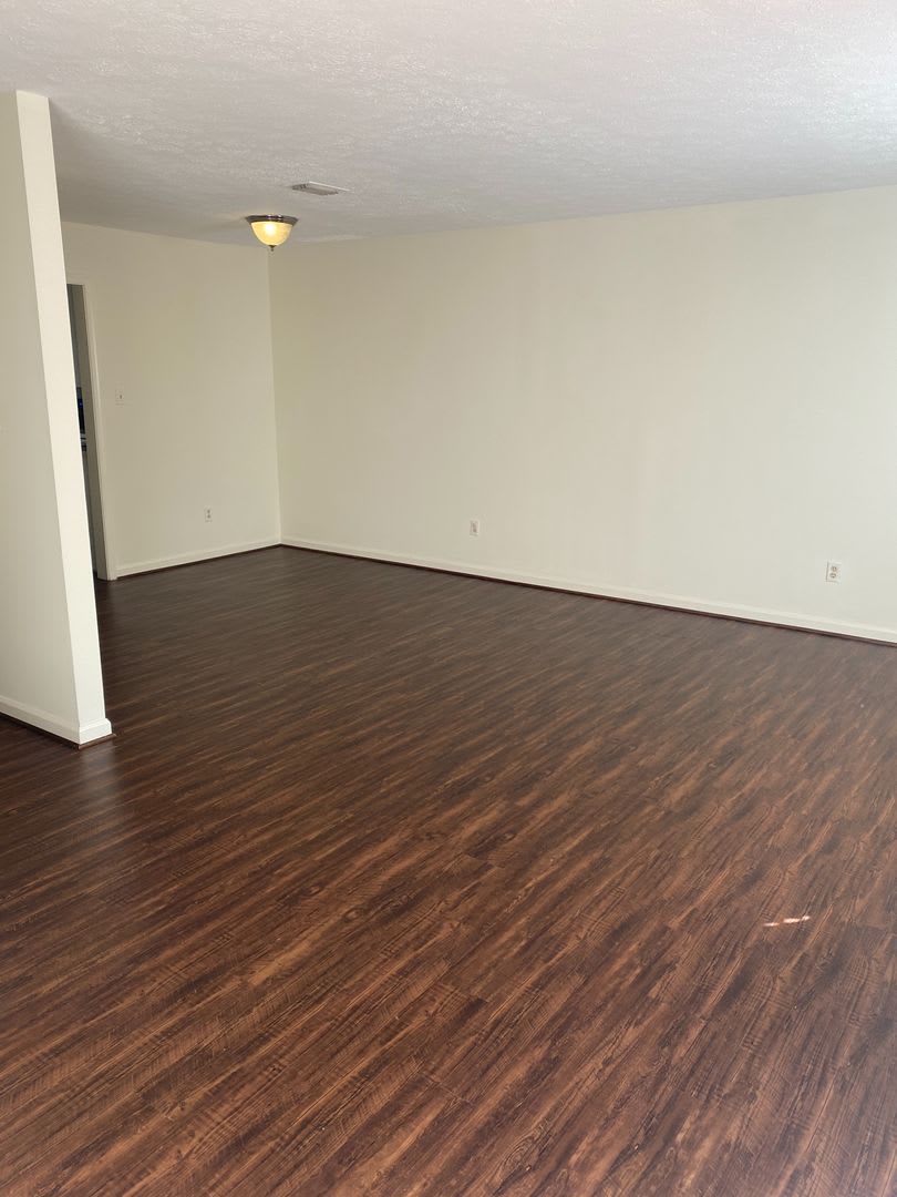3 Bed 2 5 Bath Townhouse 5 Minutes From Old Forest Rd – photo 3