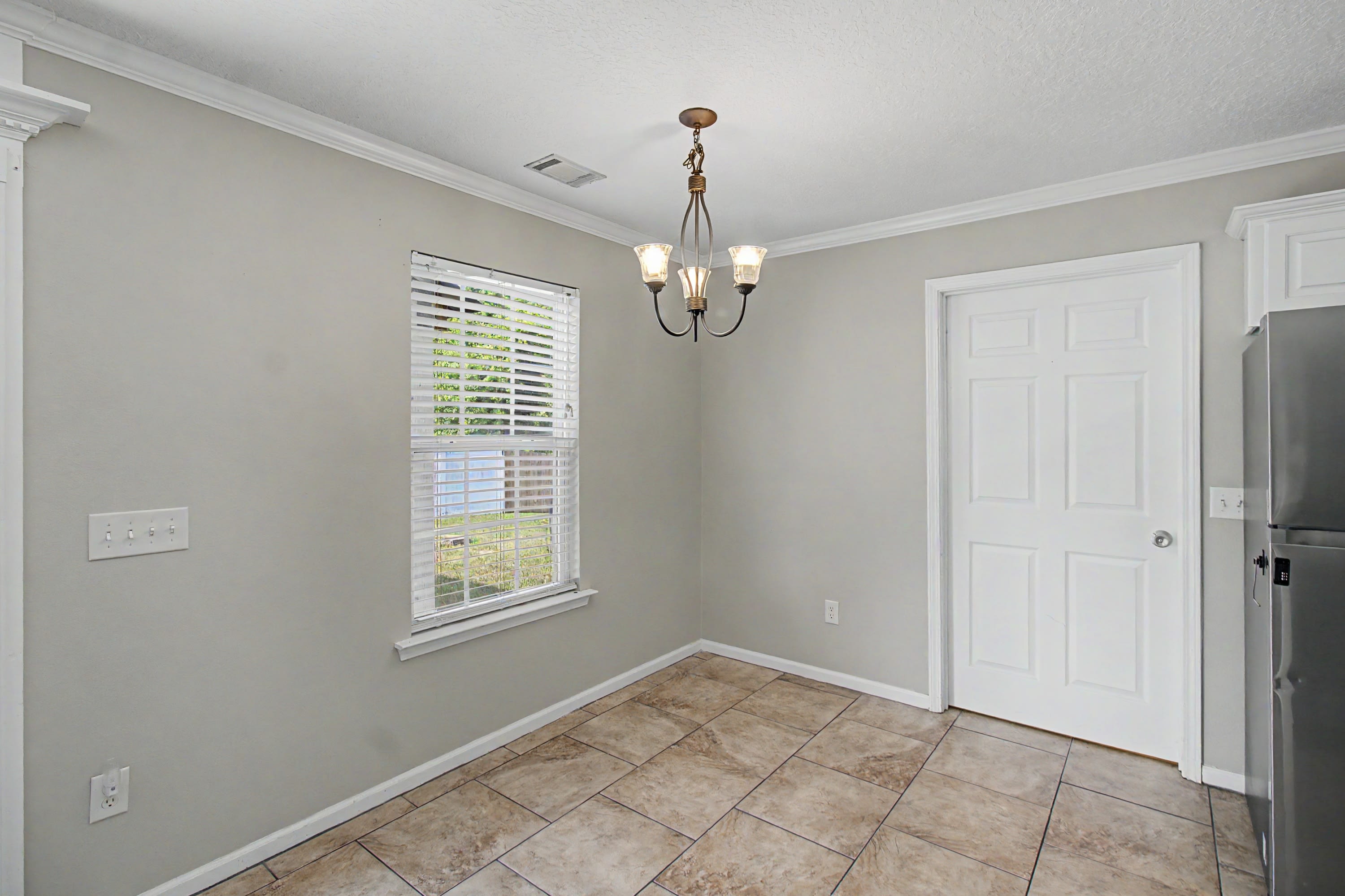 401 E. Banks Street – photo 5