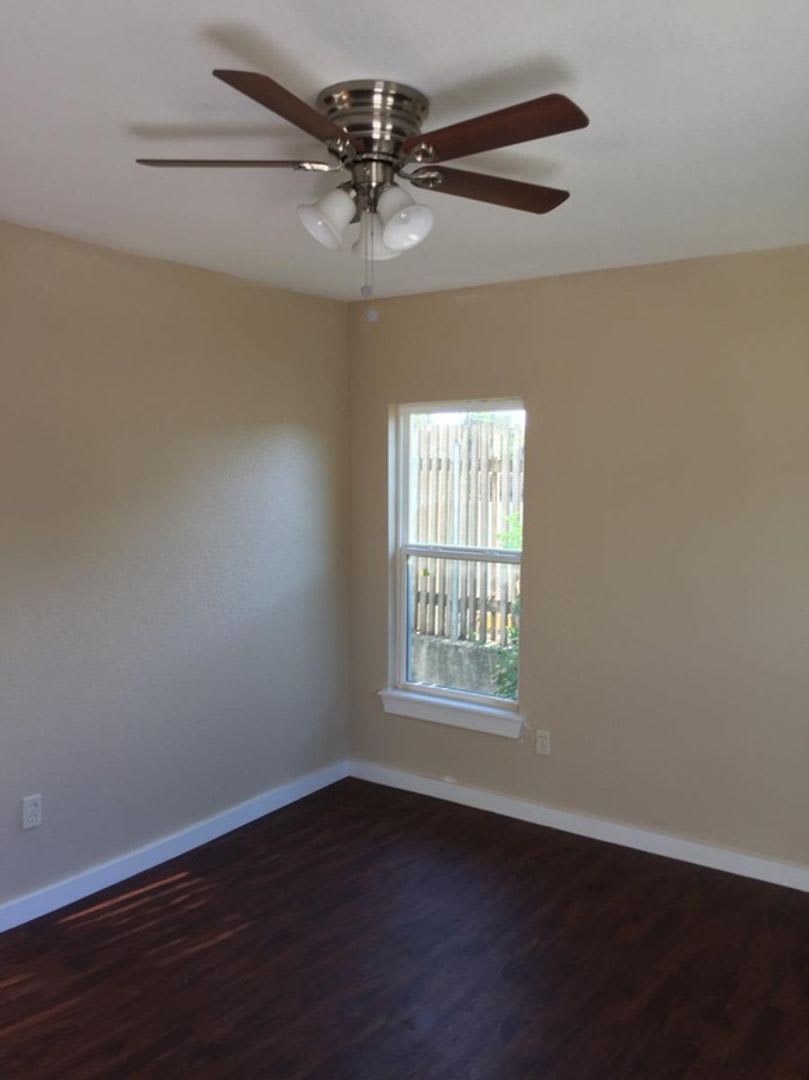 Cozy Home in Harvard Place/ Eastlawn – photo 2