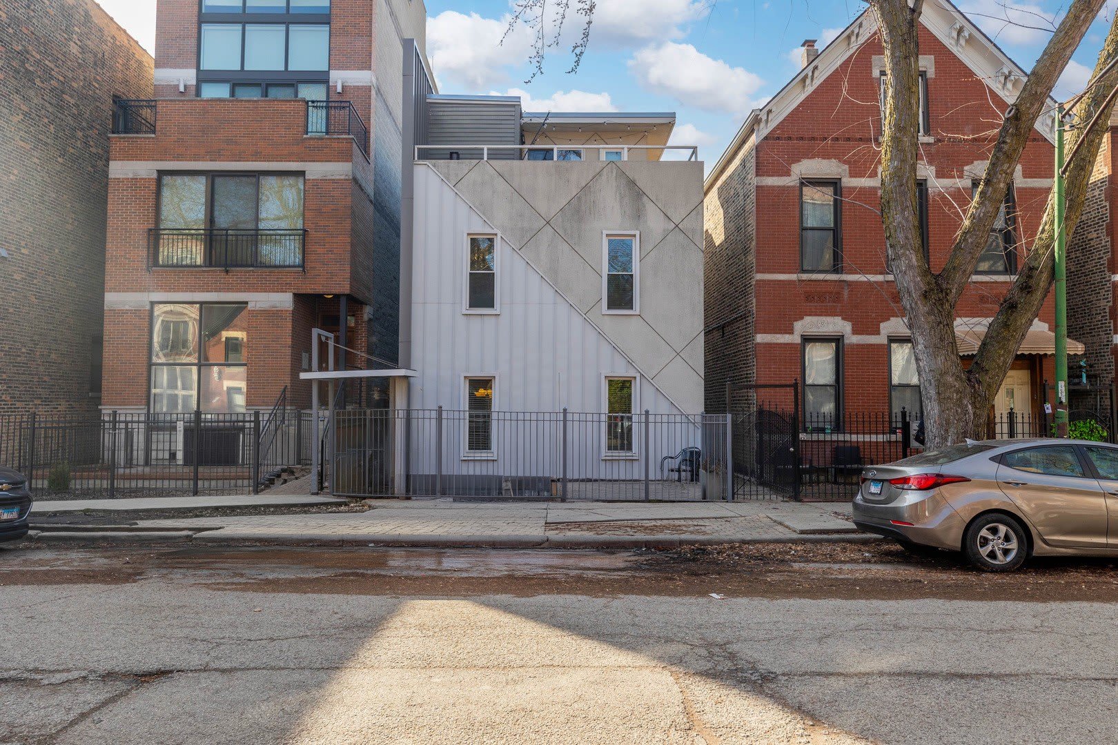 1060 N Hermitage Avenue – photo 1