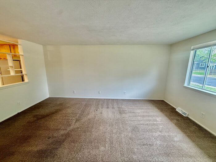 1083 Winona Drive – photo 5