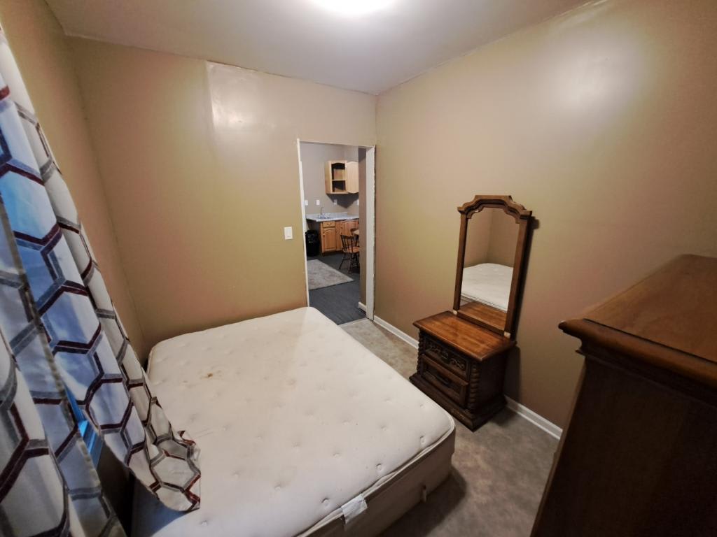 1633 East 49th Street – photo 4