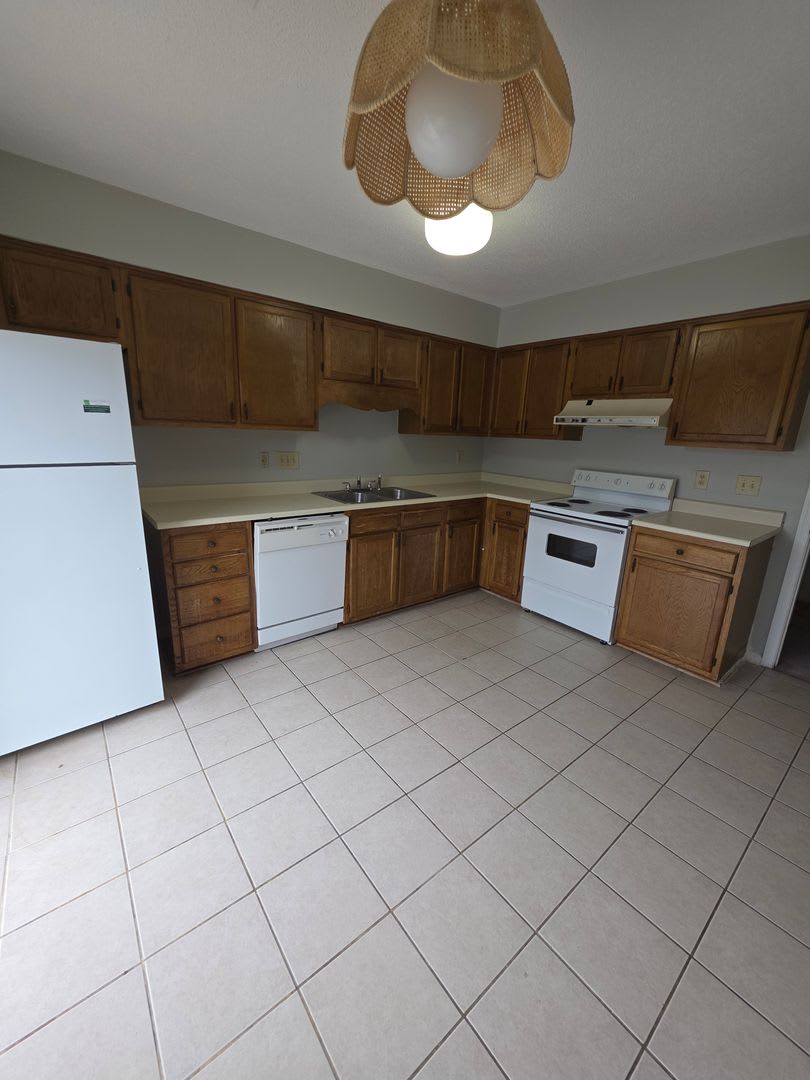 2 BR Townhome! Looks Great! – photo 3
