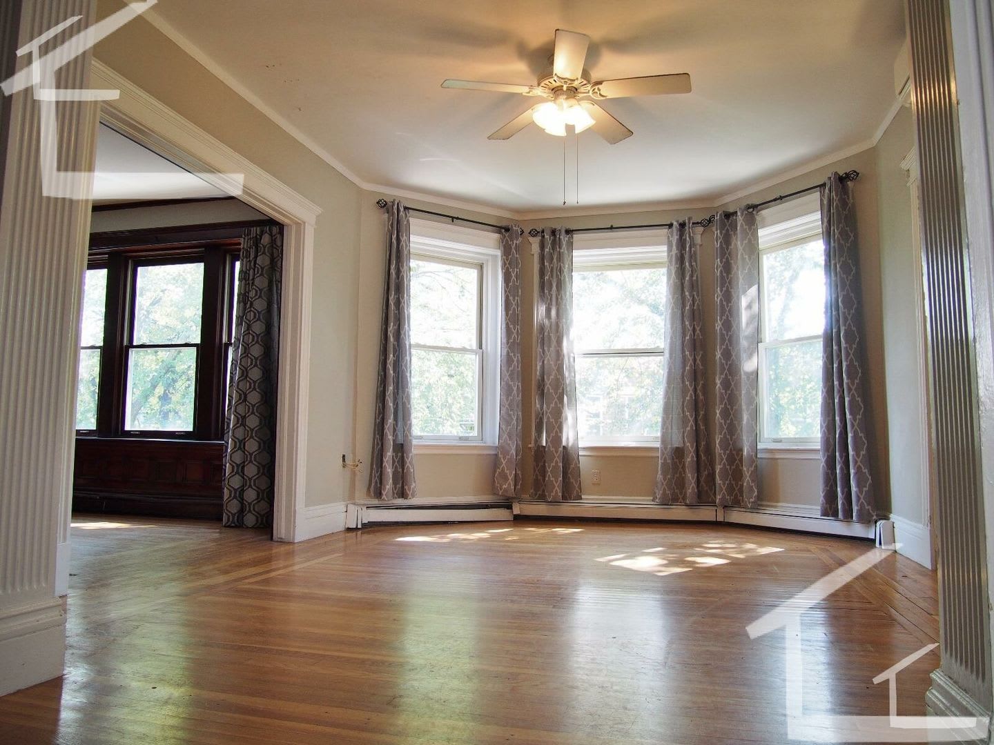 Renovated. Now with 'metal-object' in living room – photo 2