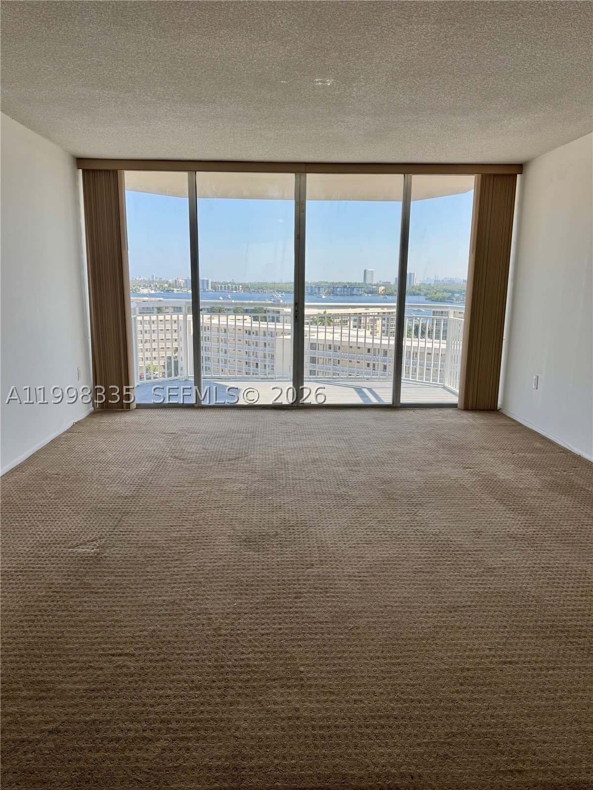 18011 Biscayne Blvd – photo 4