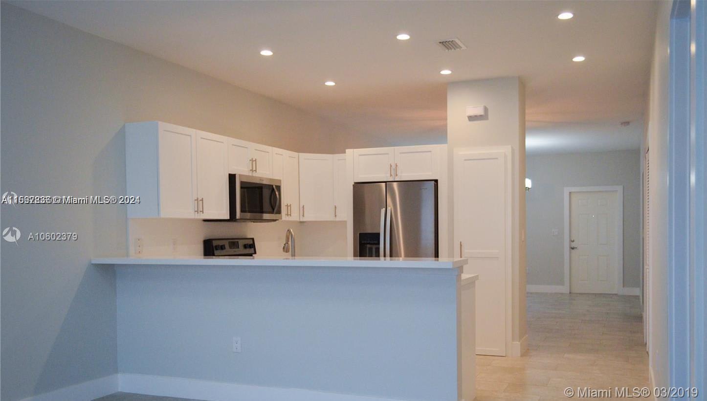 1517 Southwest 65th Place – photo 5