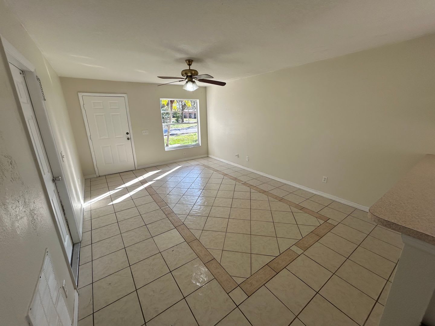 4 Bedroom 2 Bathroom Sarasota Home Plus Garage And Beautiful Lot Conveniently Located Near Downtown Beaches And Restaurants – photo 2