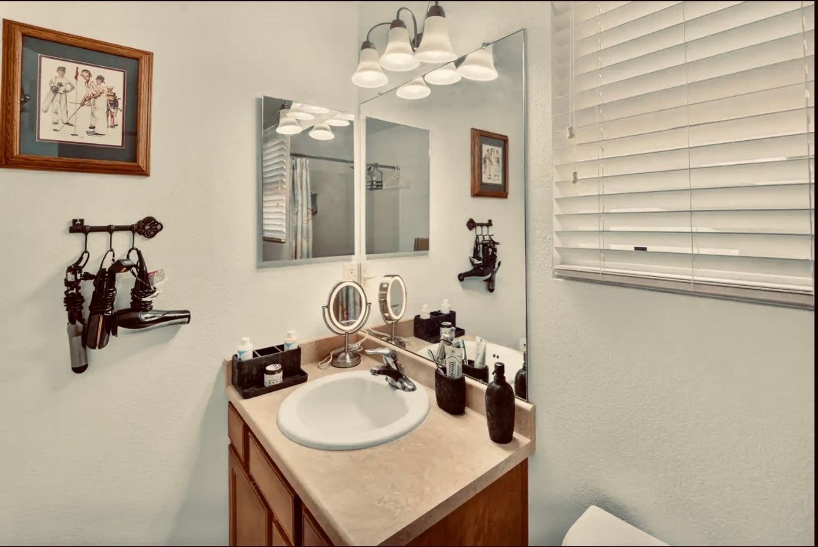 Charming 3BR House in Aurora – photo 5
