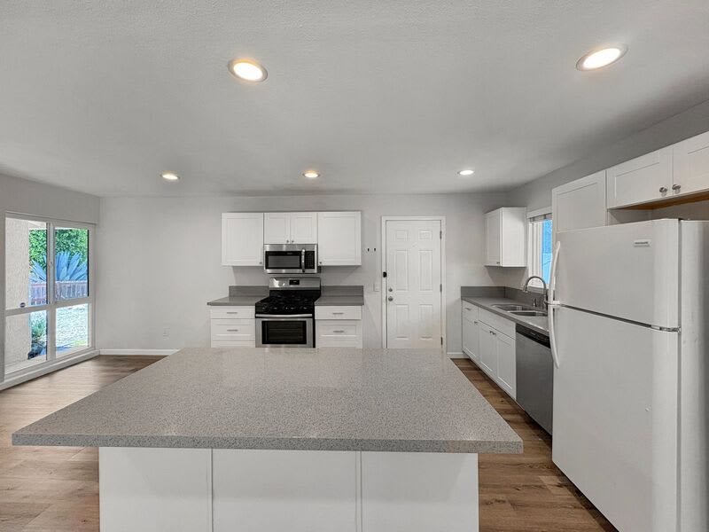 552 Luna Dr – photo 3