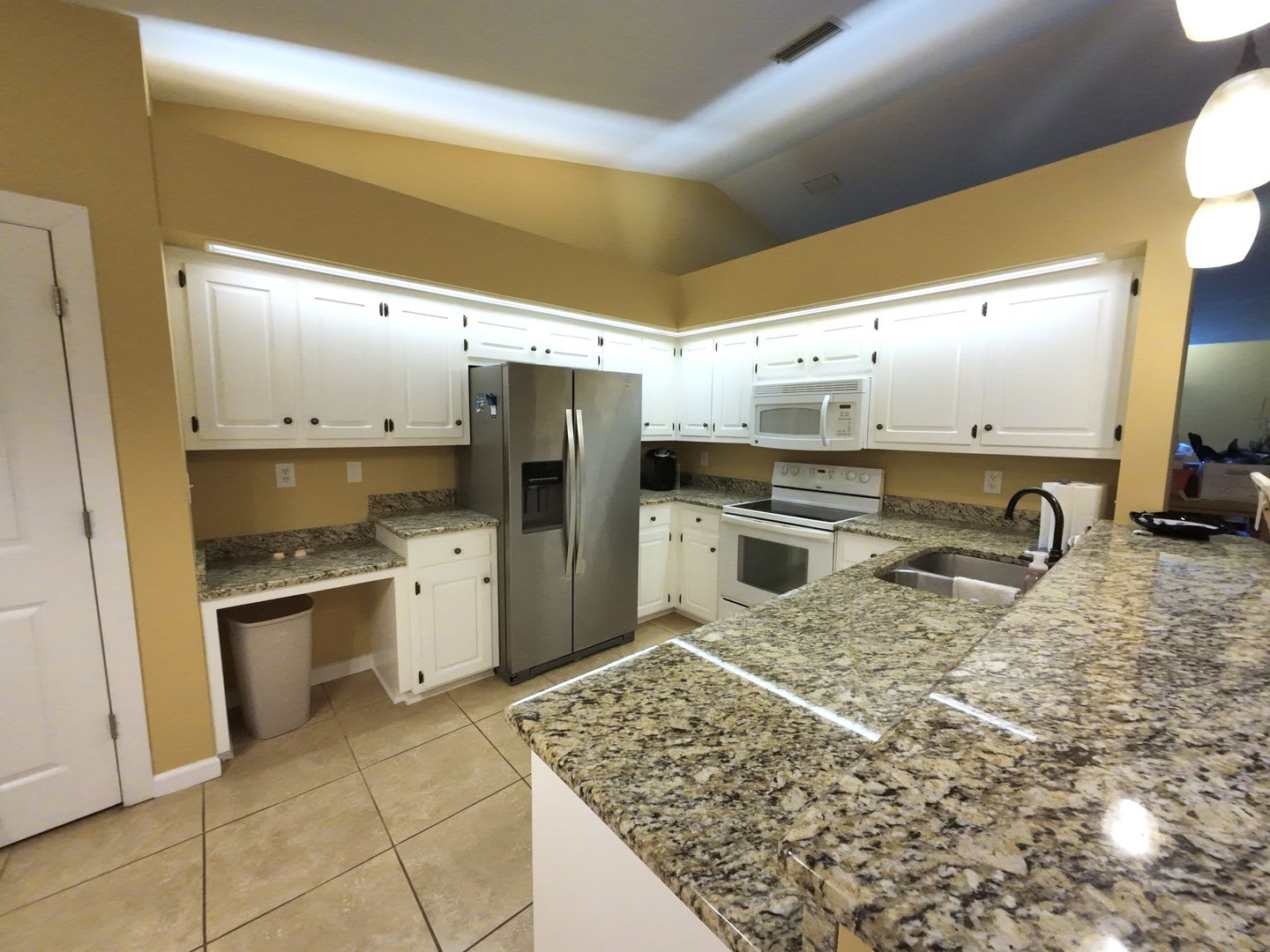 4/2 located in Ashmoor Place – photo 2