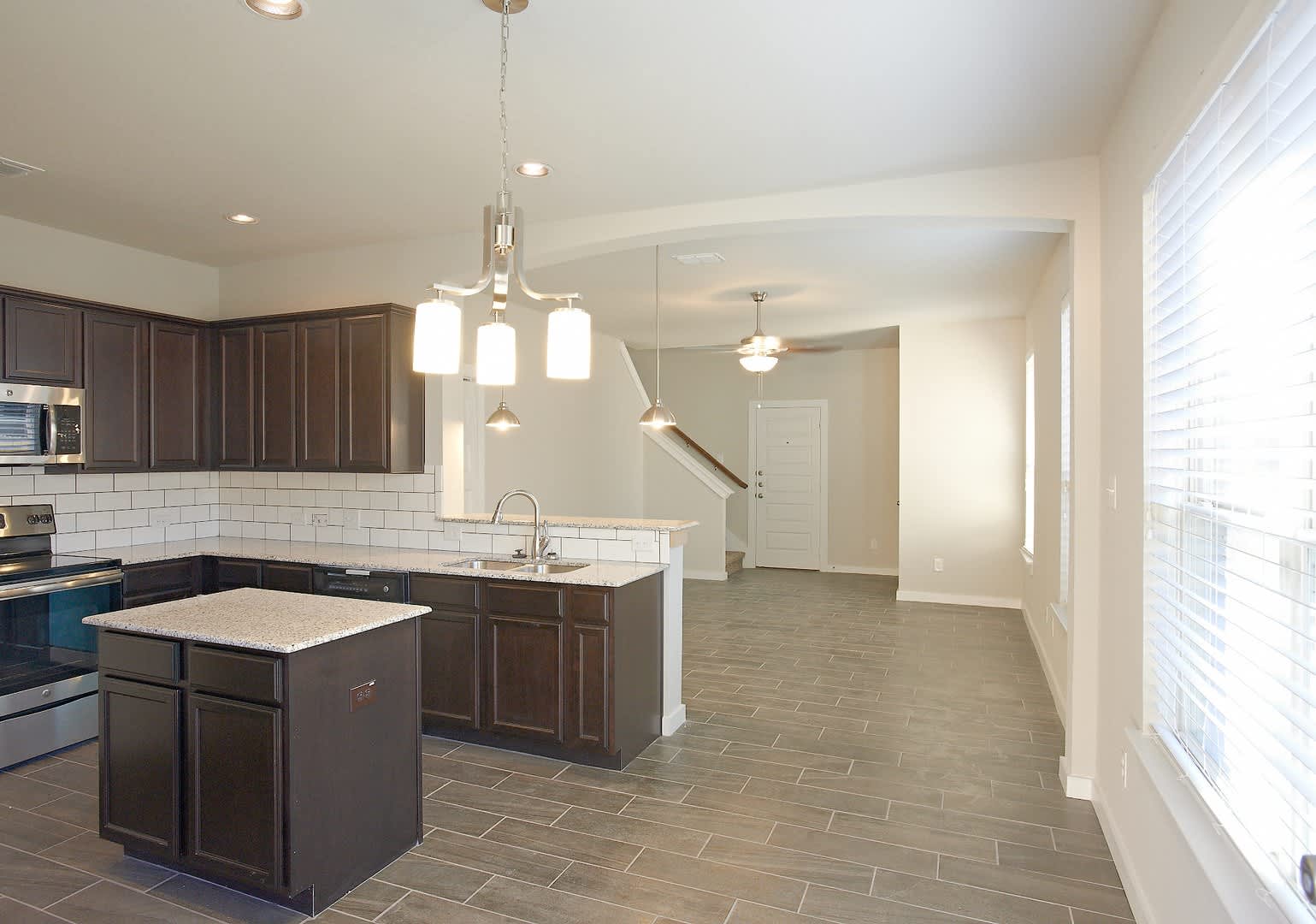 Luxury 3 Bedroom Townhome Located Near South Texas Medical Center San Antonio Texas – photo 3