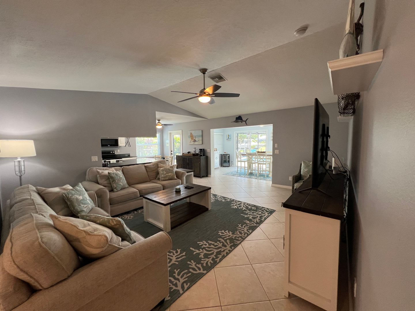 Furnished Short Term Rental 3 Bed 2 Bath Single Family Pool Home 5 000 Month Heated Swimming Pool Canal View – photo 5