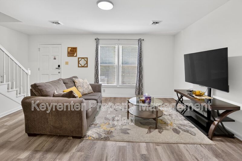 115 S Mendenhall St. – photo 3