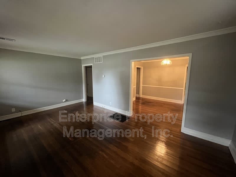609 Houston St – photo 4