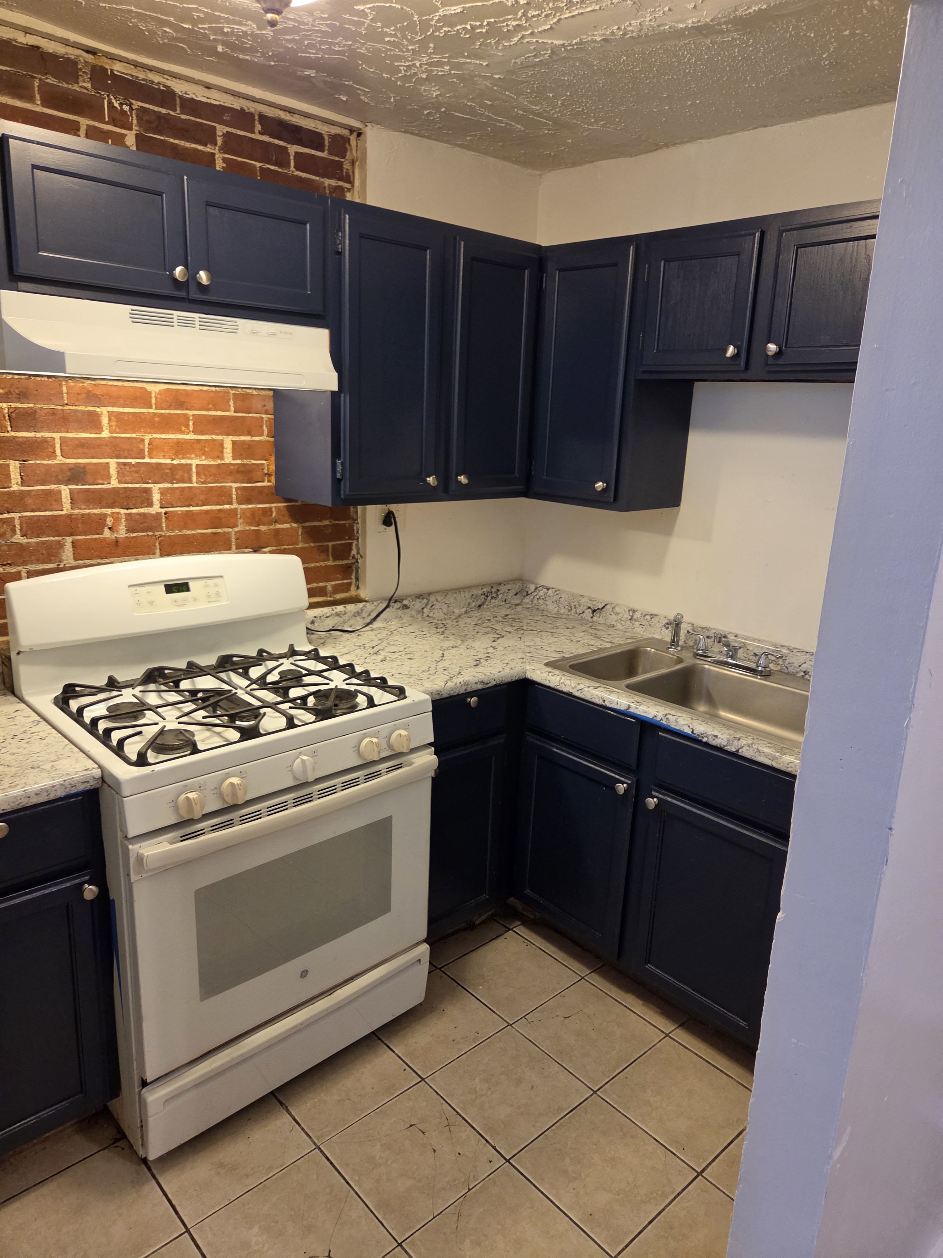 2102 Chippewa St – photo 1