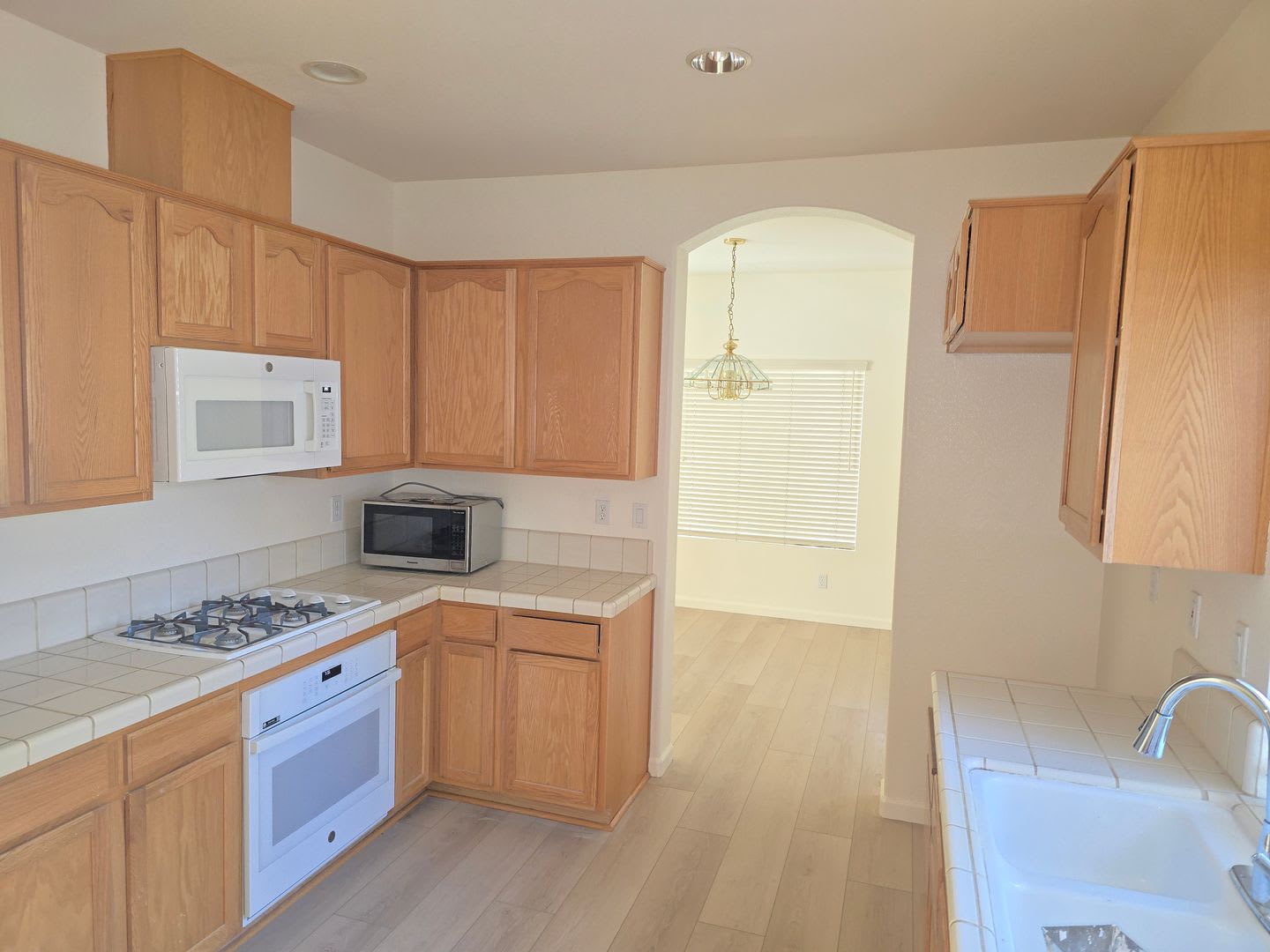 Welcome to your dream rental in Roseville! – photo 3