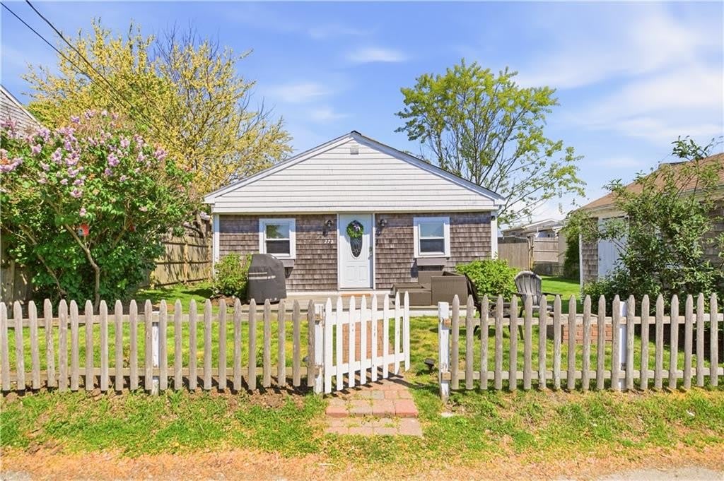 272 Riverside Street – photo 2