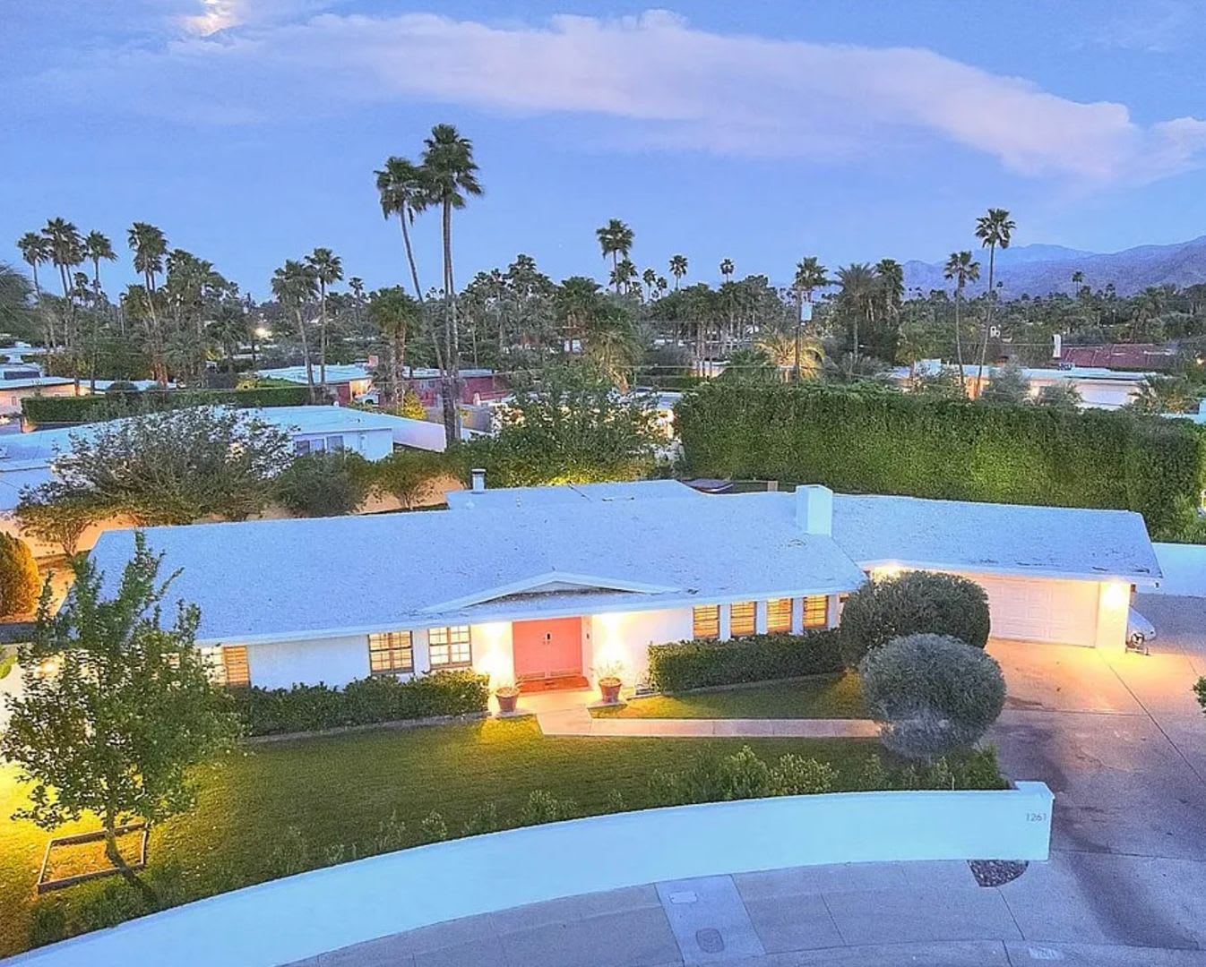 Stylish Palm Springs Home With Indoor Outdoor Living – photo 1