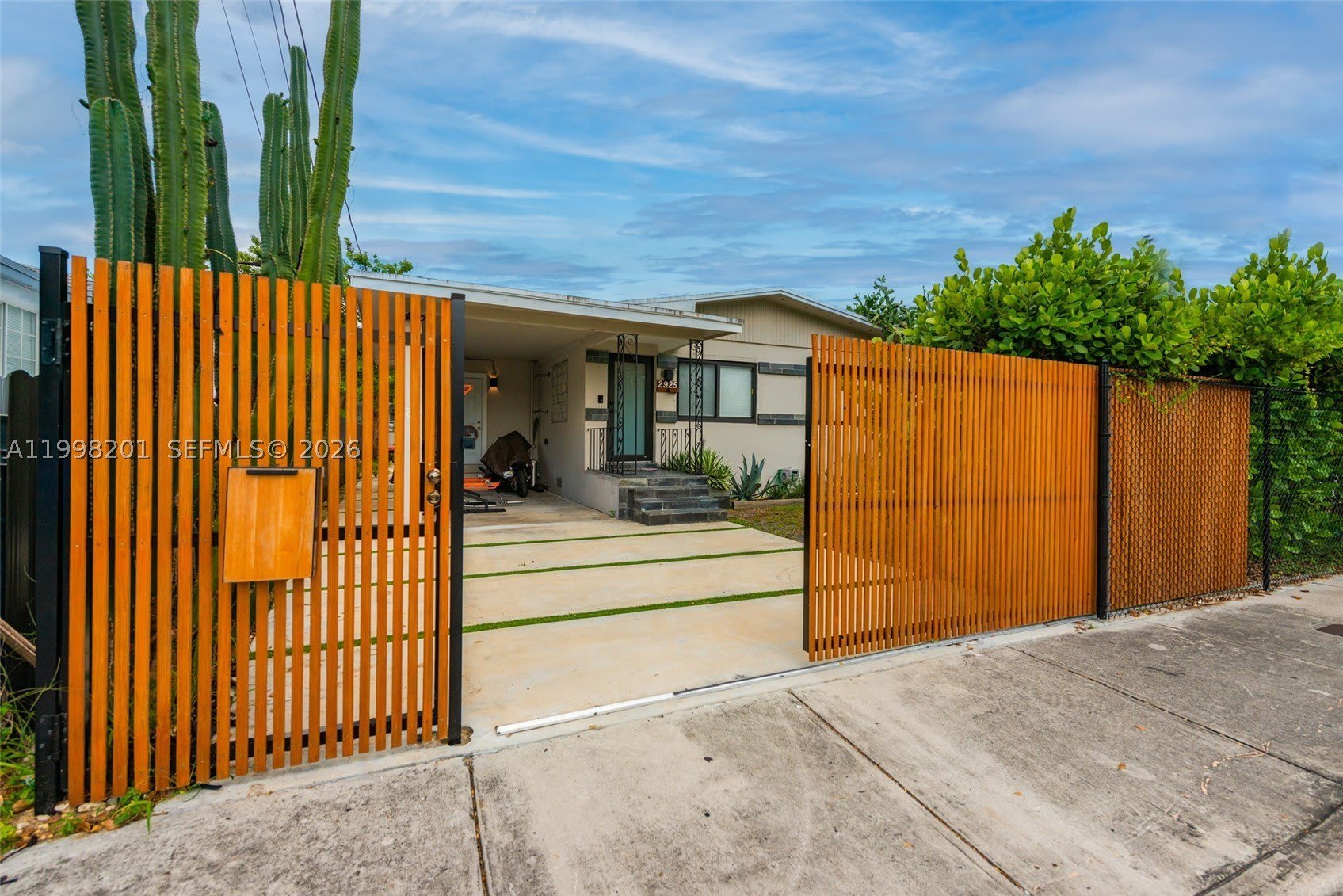 2925 Nw 11Th Ave – photo 1