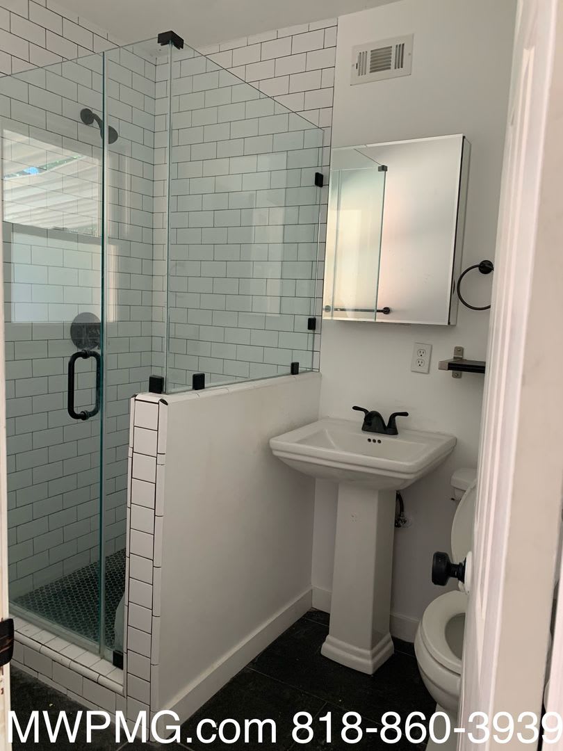 Available NOW for Lease! 3BR/2BA Located in the heart of North Hills – photo 4