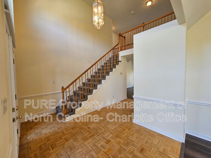 151 Woodfern Place – photo 4