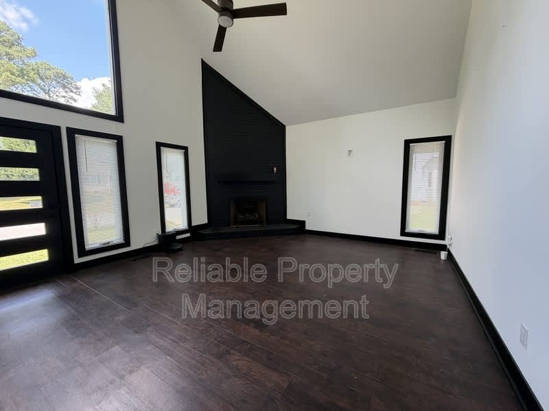 100 Longneedle Ct – photo 3