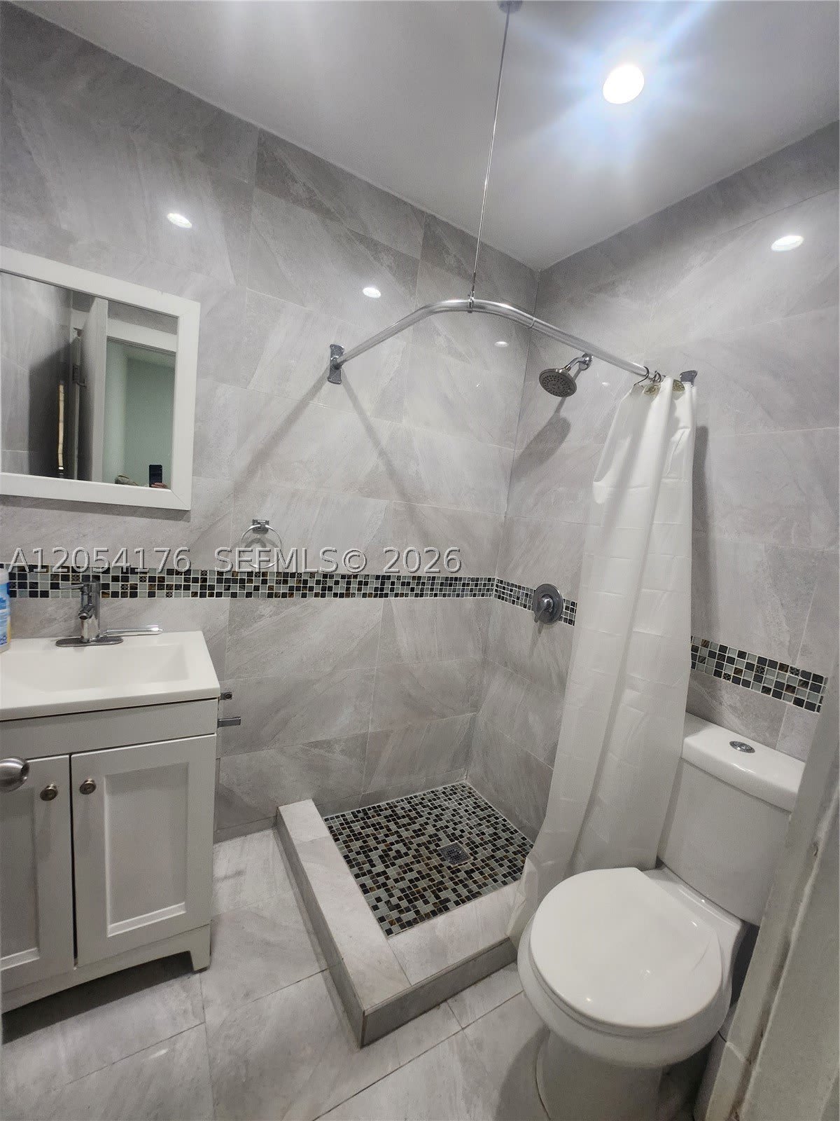 2700 Collins Ave – photo 2