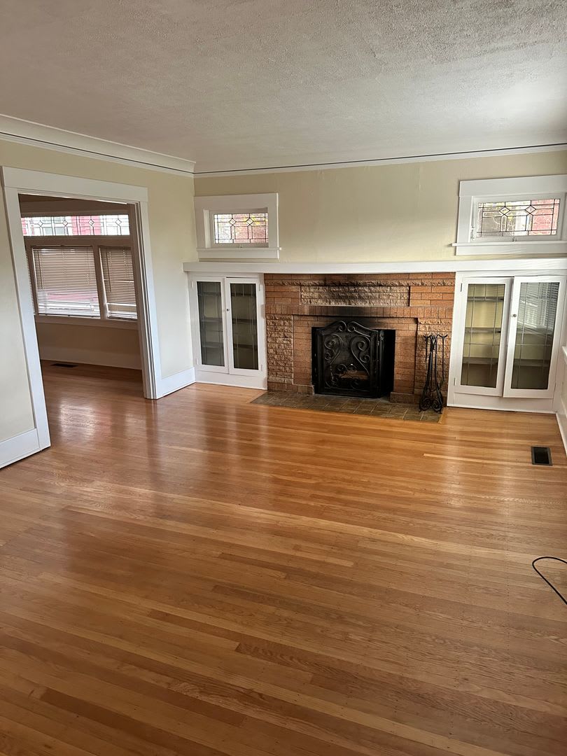 Wallingford 2 Bedroom House with Fenced Yard and Covered Parking – photo 3