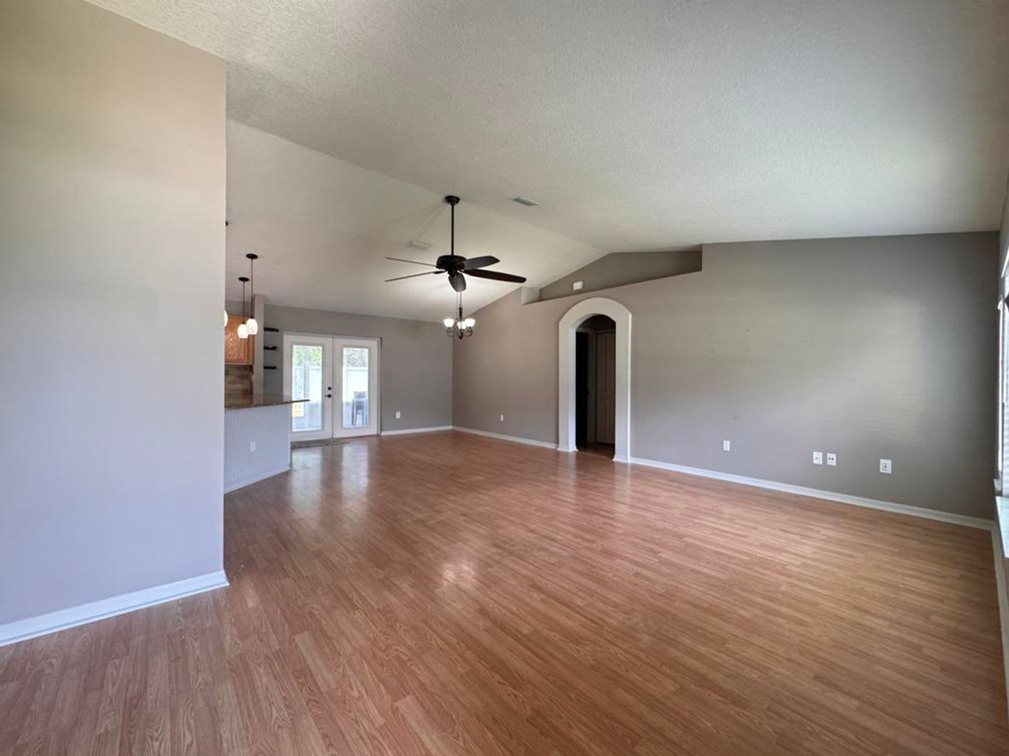 3 Bedroom in Seminole Woods – photo 3