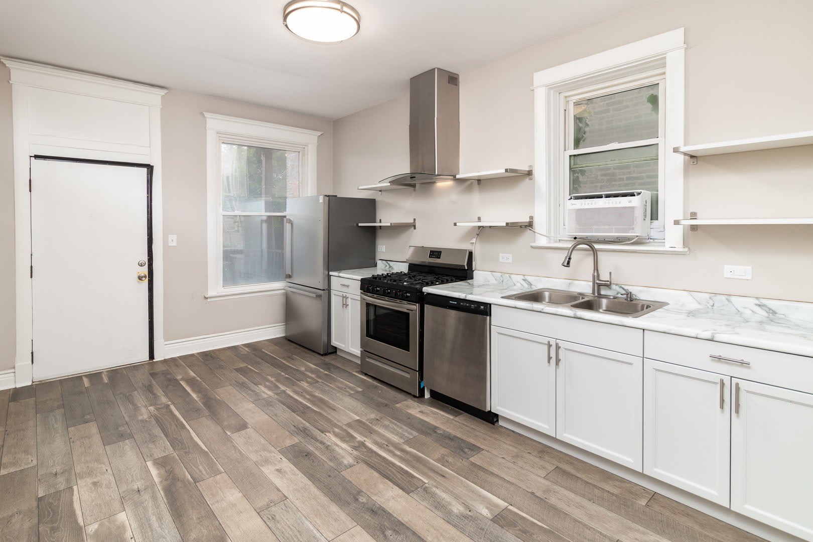 1336 S Washtenaw Avenue – photo 3