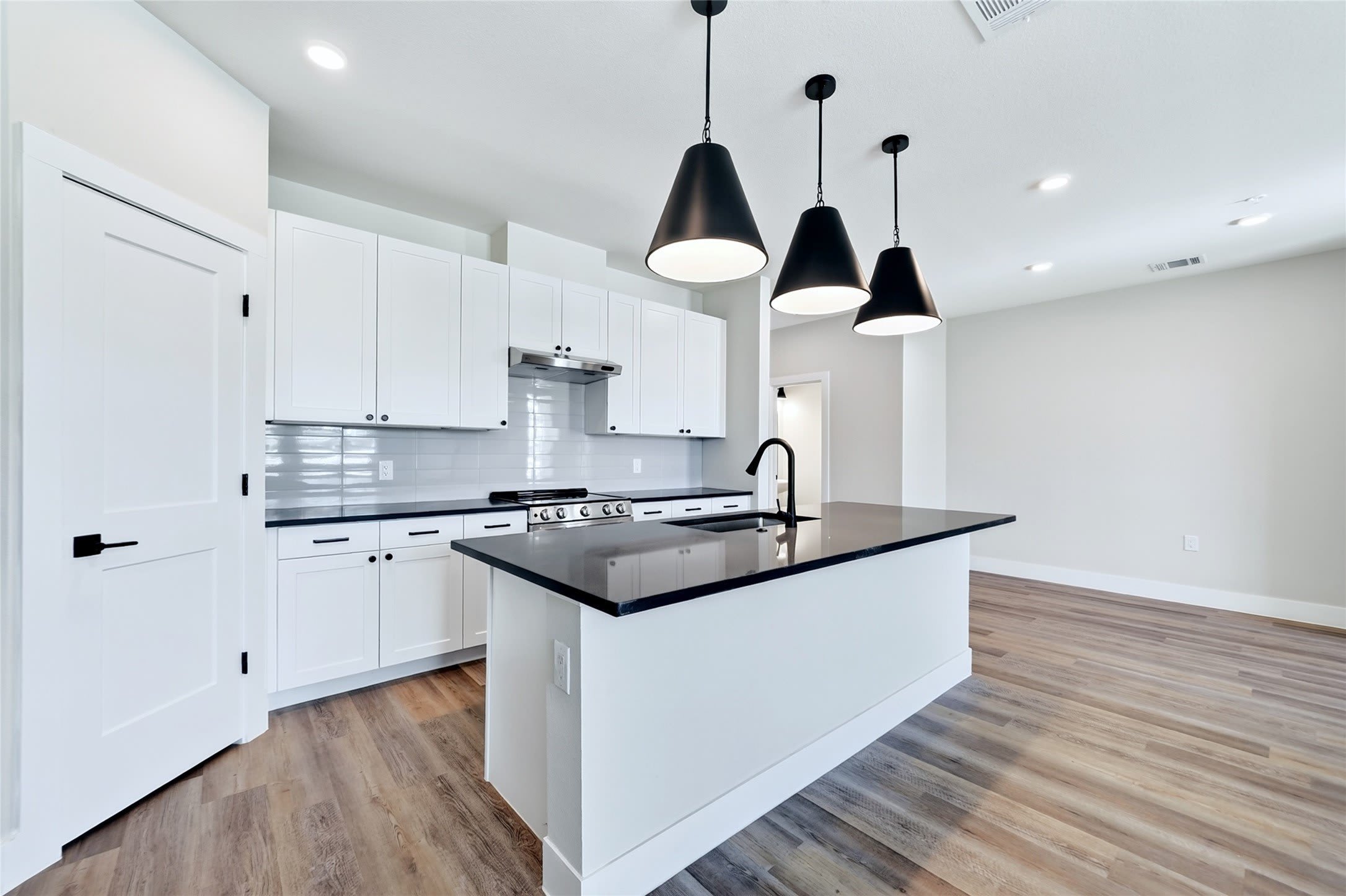 2906 Woodland Street – photo 4