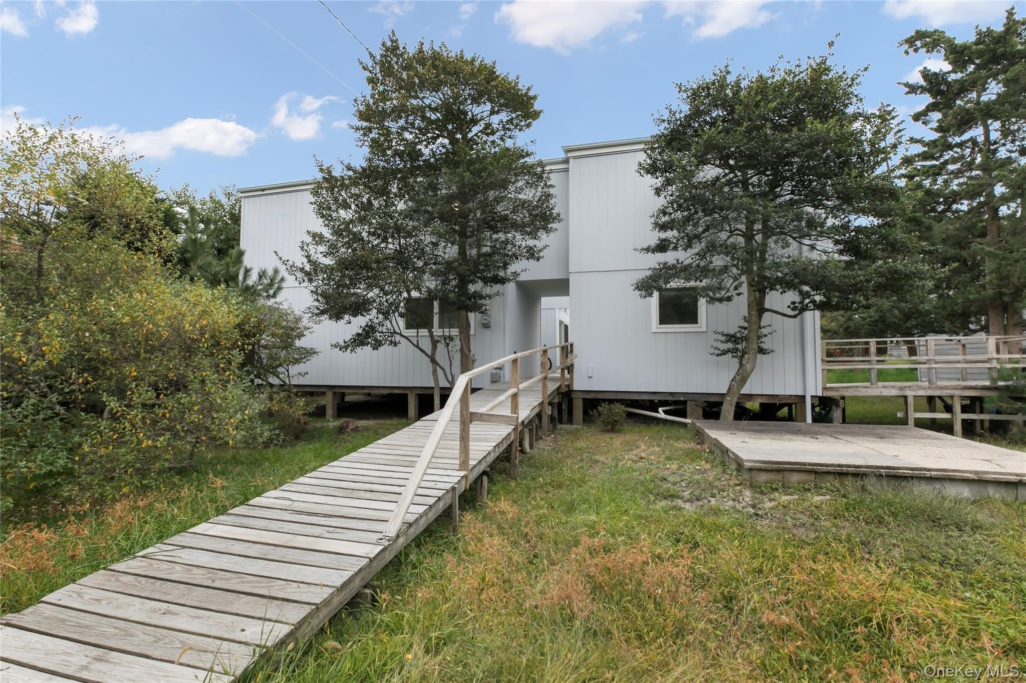 54 Thompson Avenue – photo 2