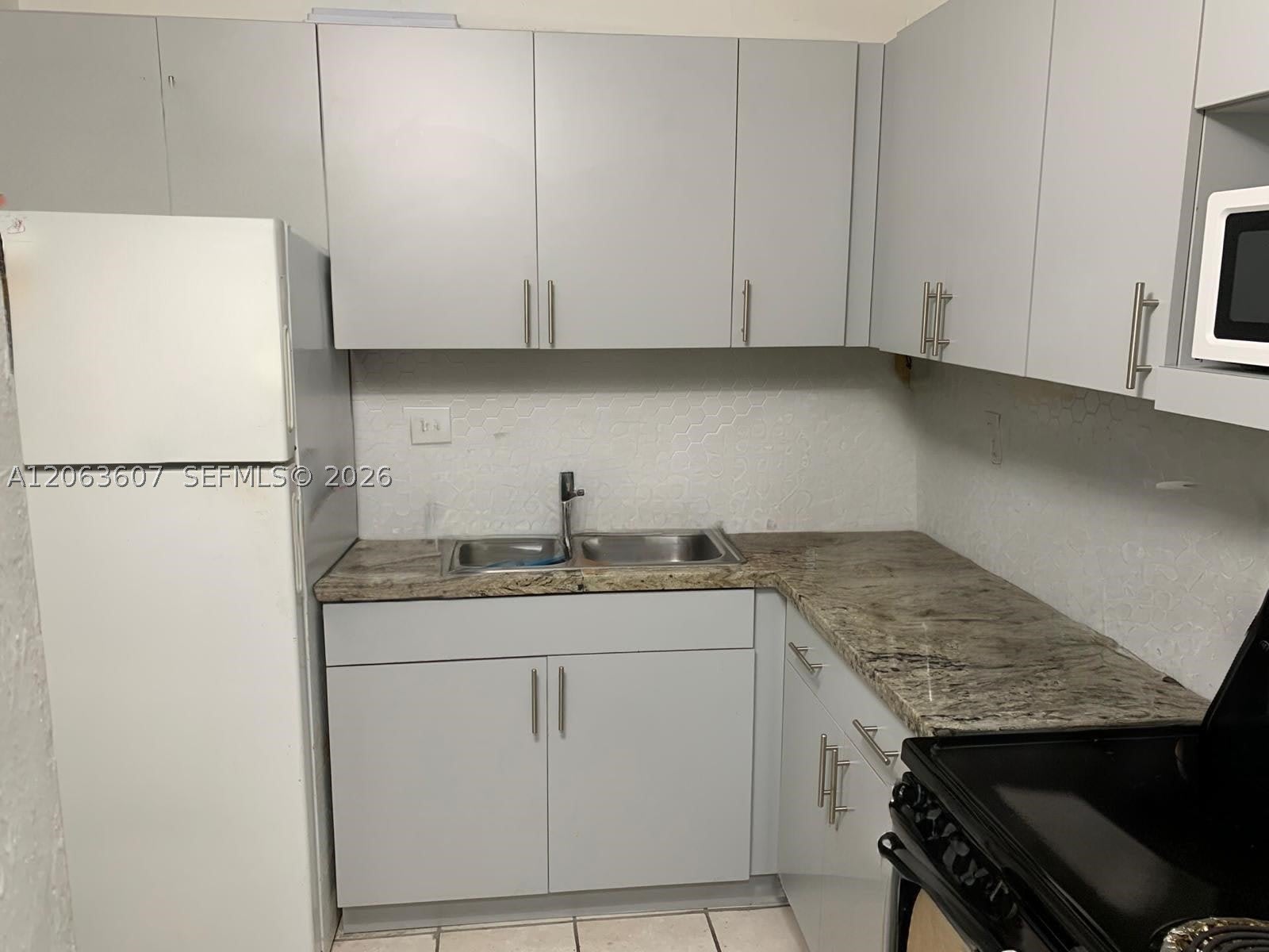 9437 SW 76th St – photo 2