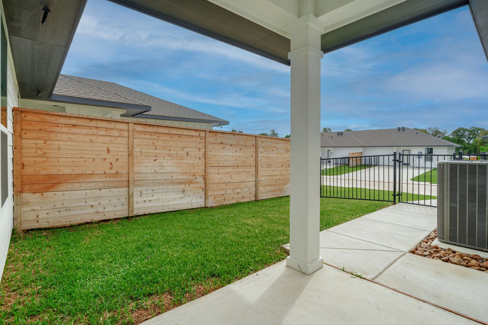 Spacious Townhome Available Now! – photo 3