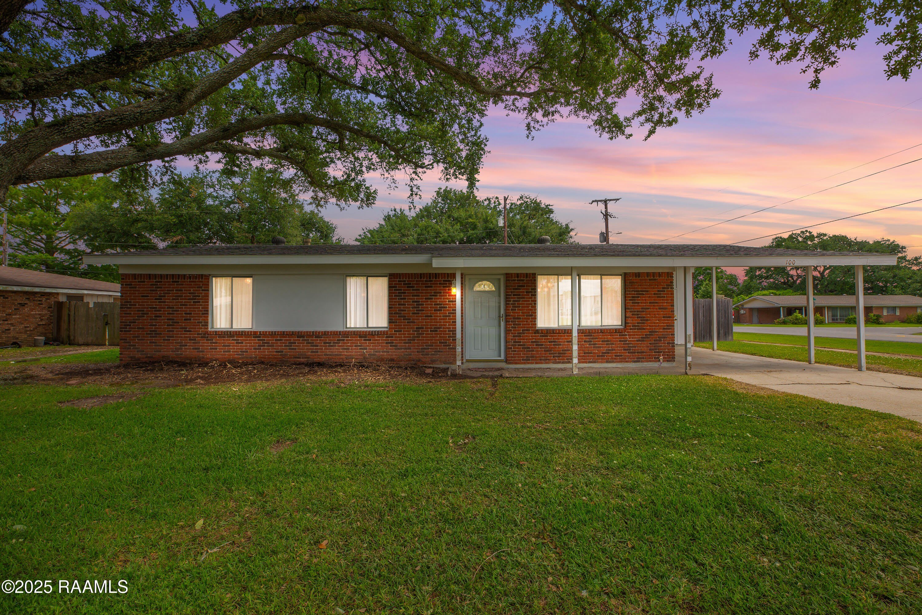 100 Maple Drive – photo 2